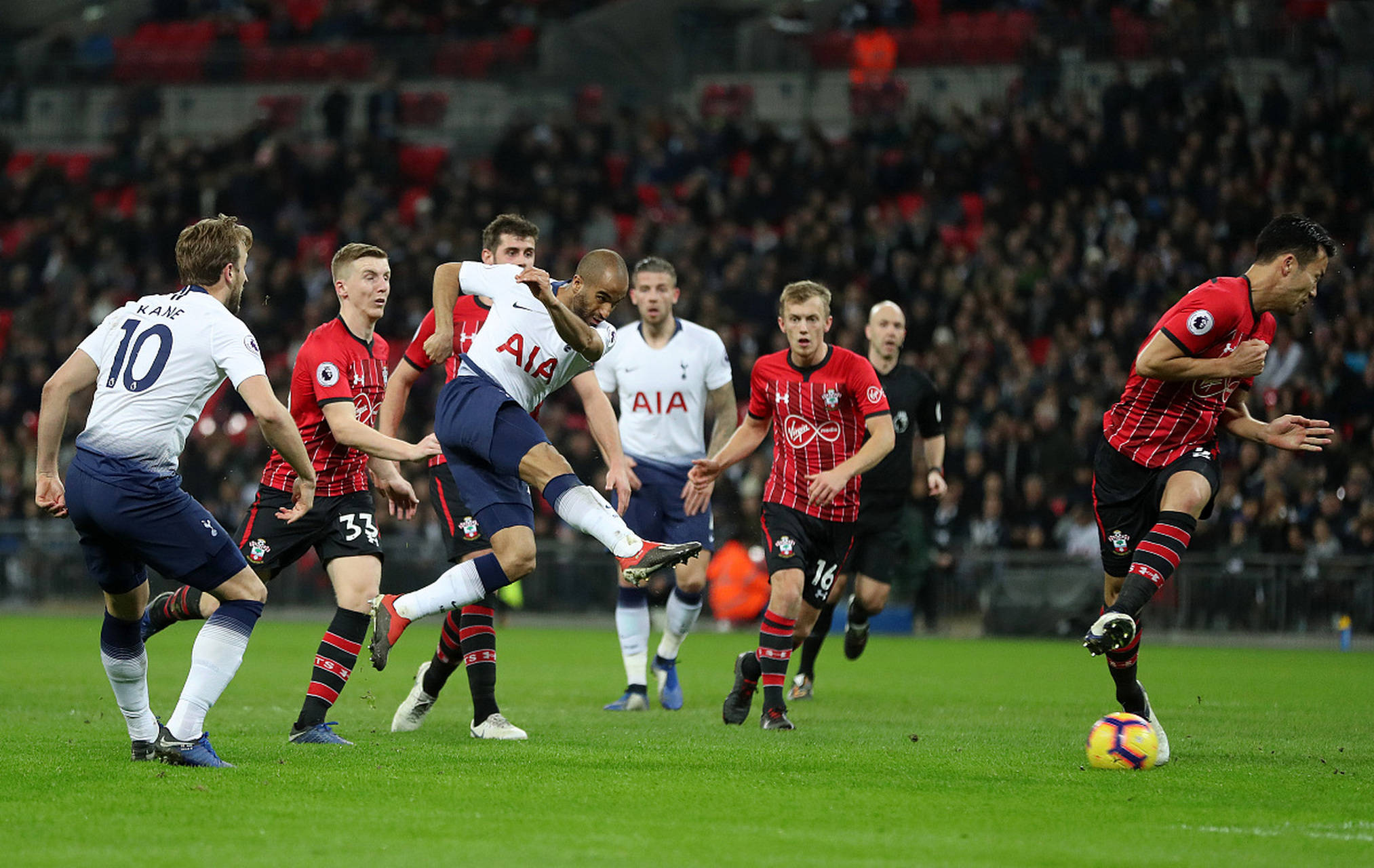 湖人目前依 湖人目前依